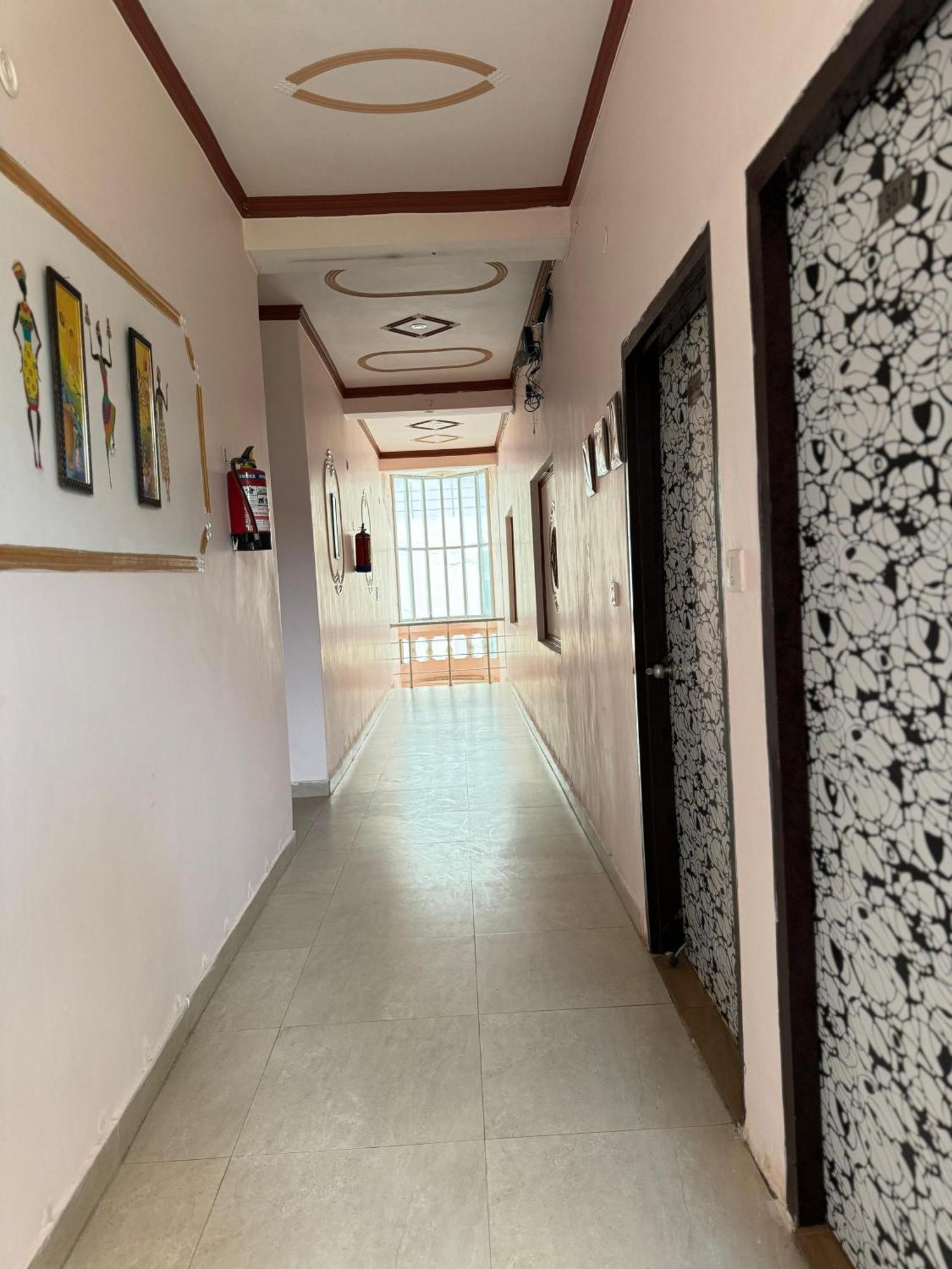 Sattva Cafe And Motel Rishīkesh 外观 照片