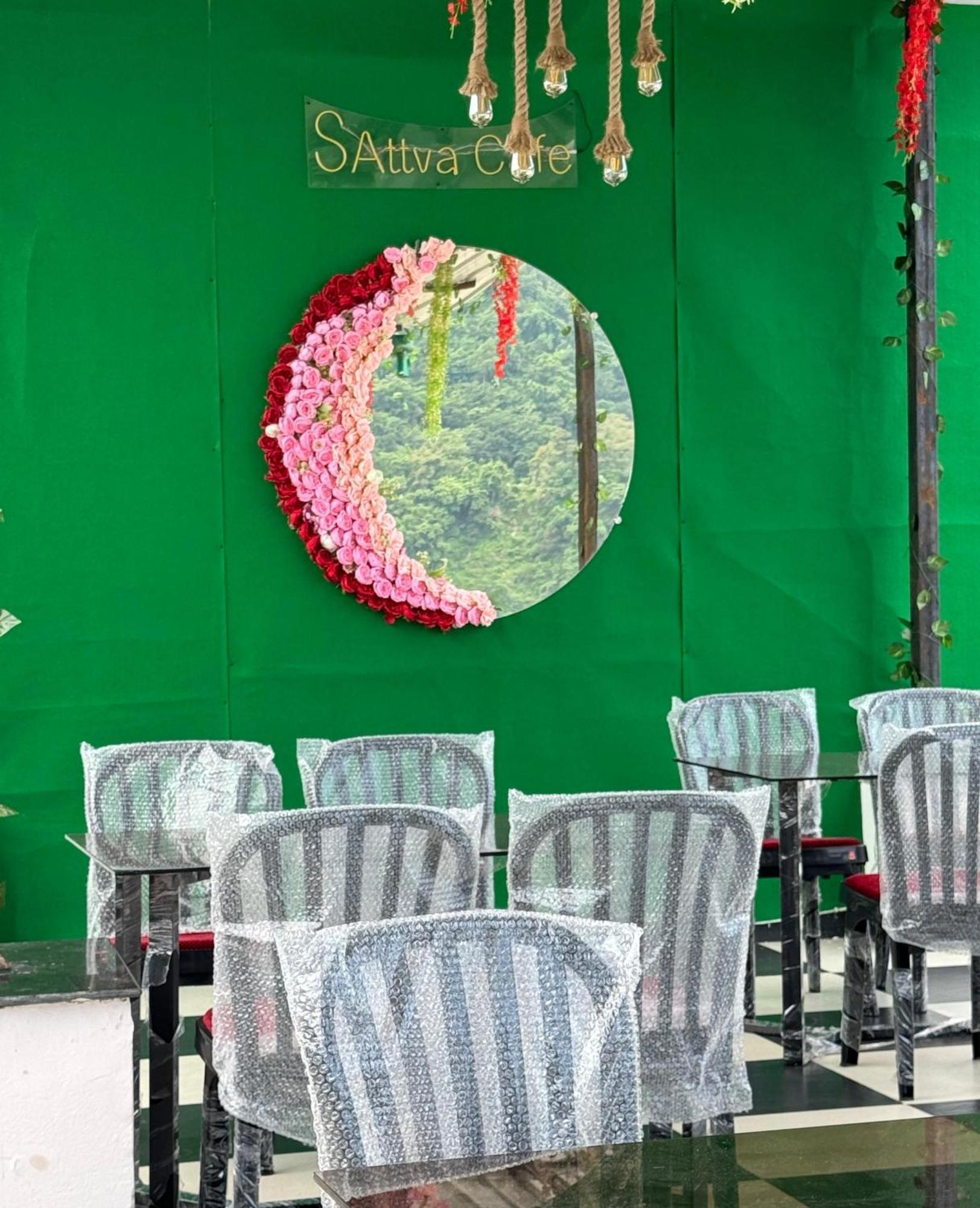 Sattva Cafe And Motel Rishīkesh 外观 照片