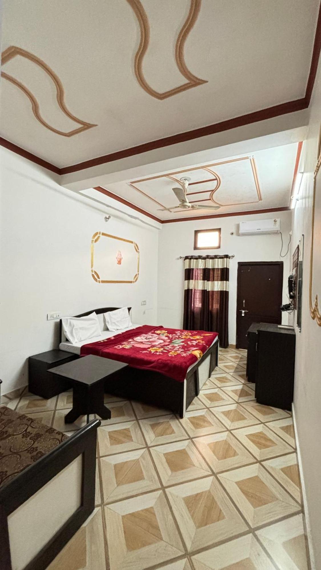 Sattva Cafe And Motel Rishīkesh 外观 照片