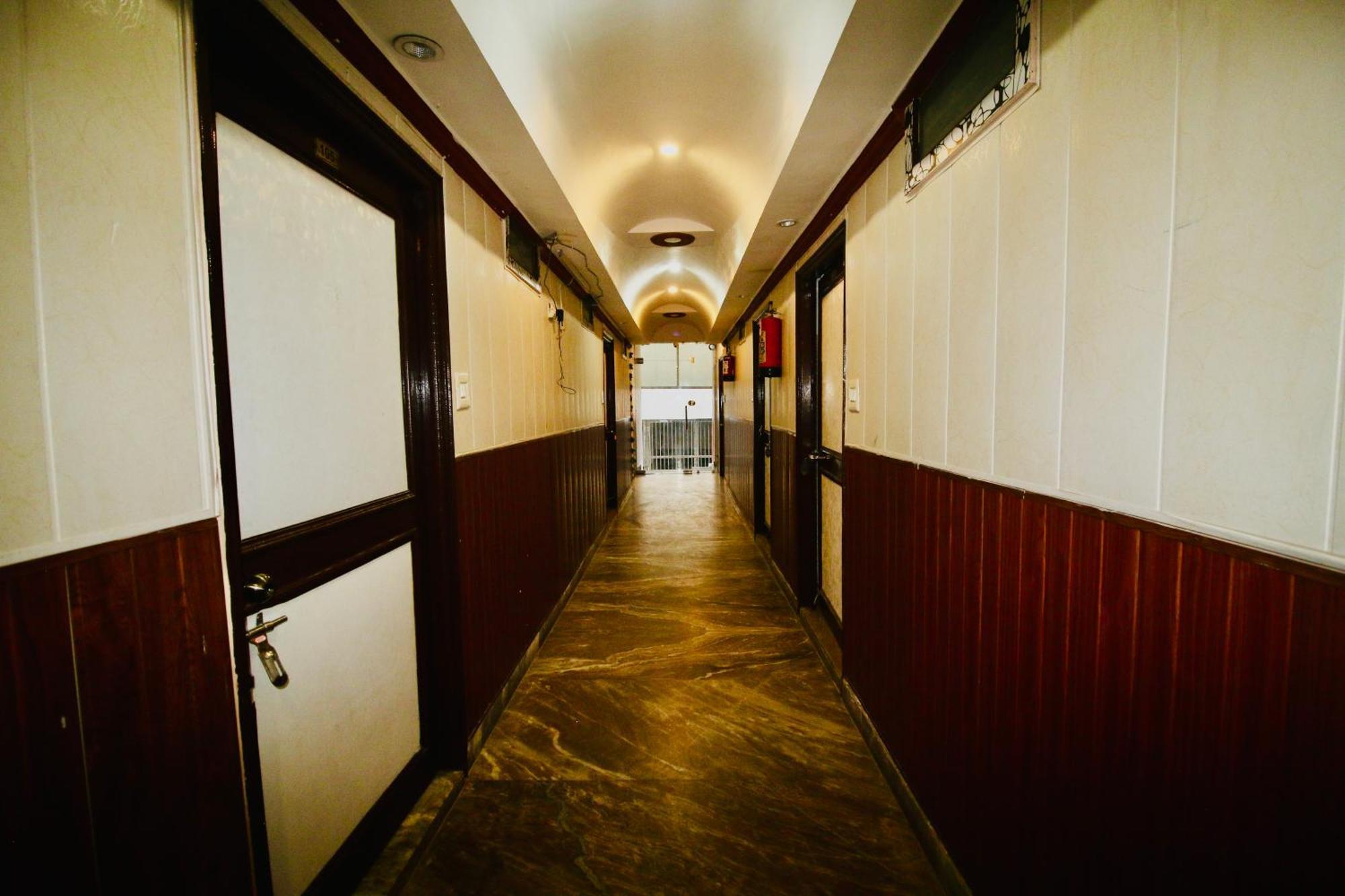 Sattva Cafe And Motel Rishīkesh 外观 照片