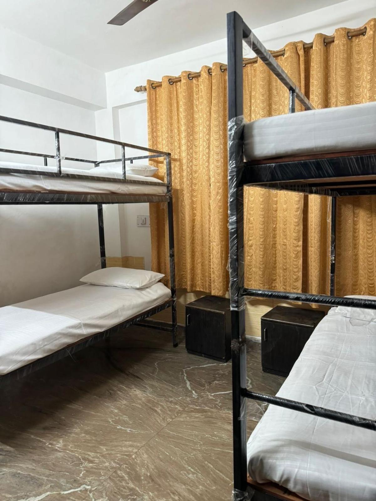 Sattva Cafe And Motel Rishīkesh 外观 照片